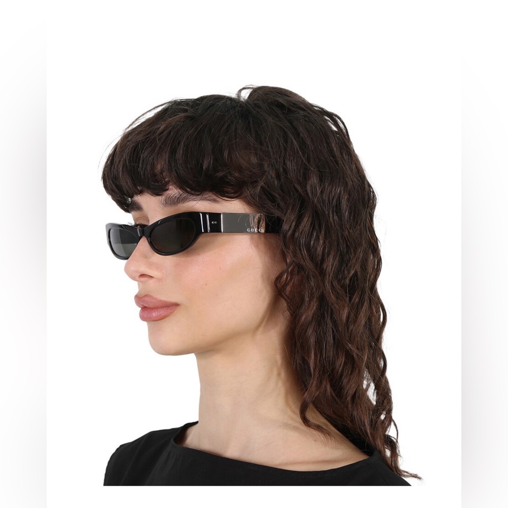New Gucci Cat Eye sunglasses in black frame 53mm